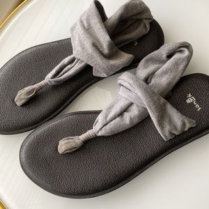 Sanuk Womens Yoga 🧘‍♀️ Sling Sandals 1019251Y Womens 4-5 Black Gray